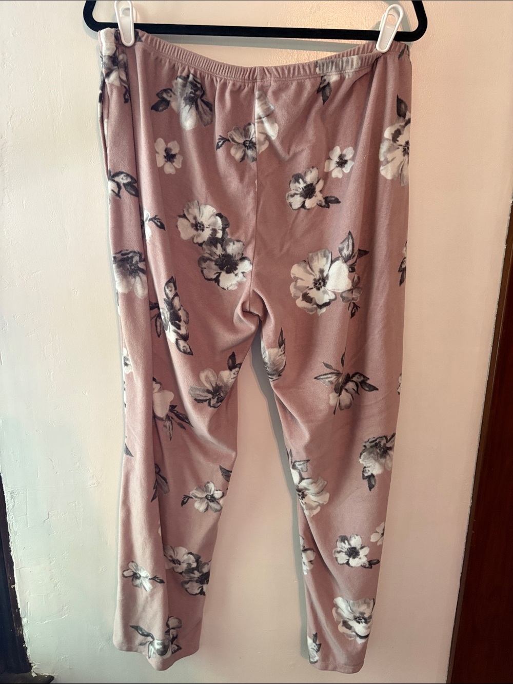 Simply Vera Vera Wang Pink and Black Floral Pajama Set - Picture 5 of 12